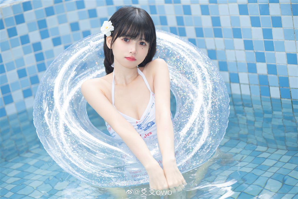 爻爻owo：这个夏天结束之前，要和我一起去游泳吗