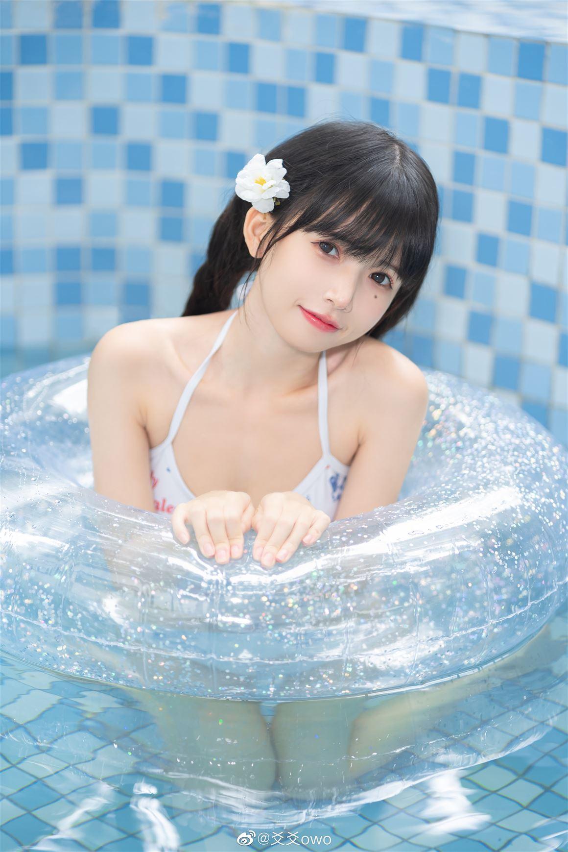 爻爻owo：这个夏天结束之前，要和我一起去游泳吗