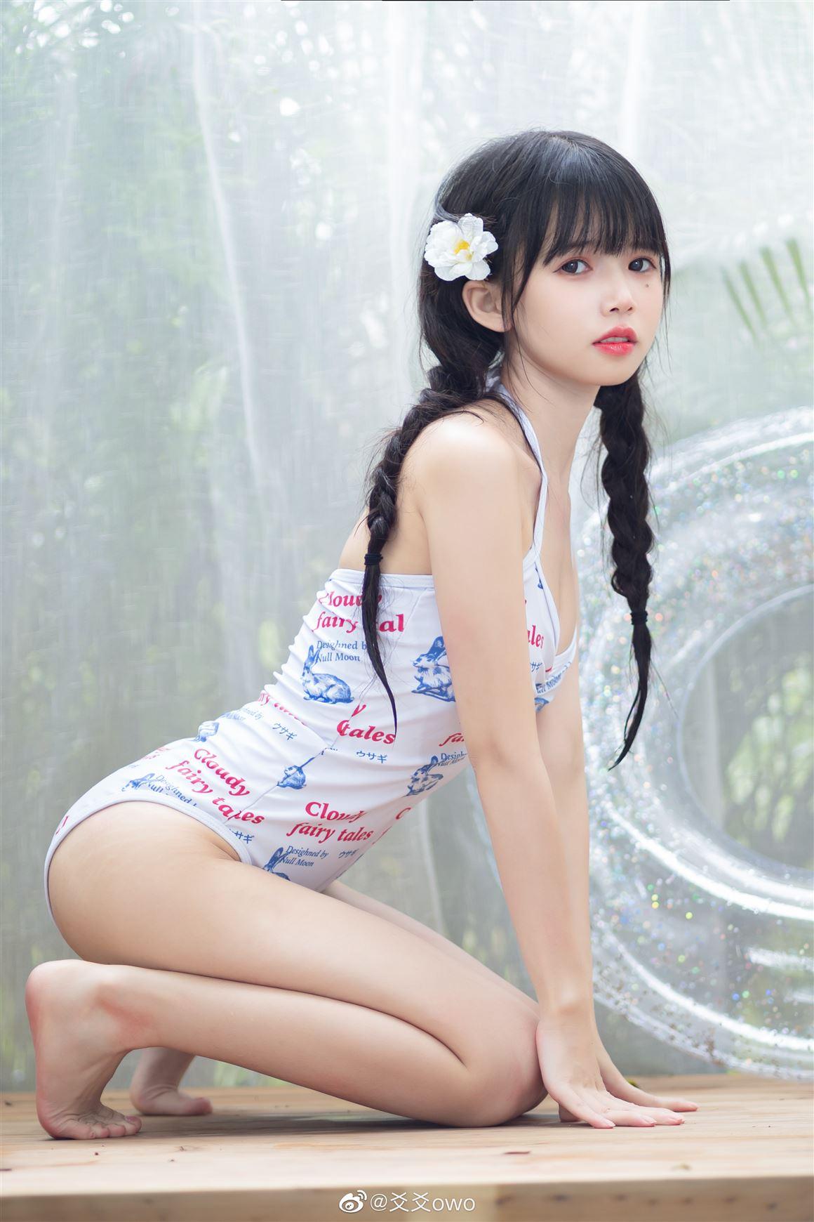 爻爻owo：这个夏天结束之前，要和我一起去游泳吗